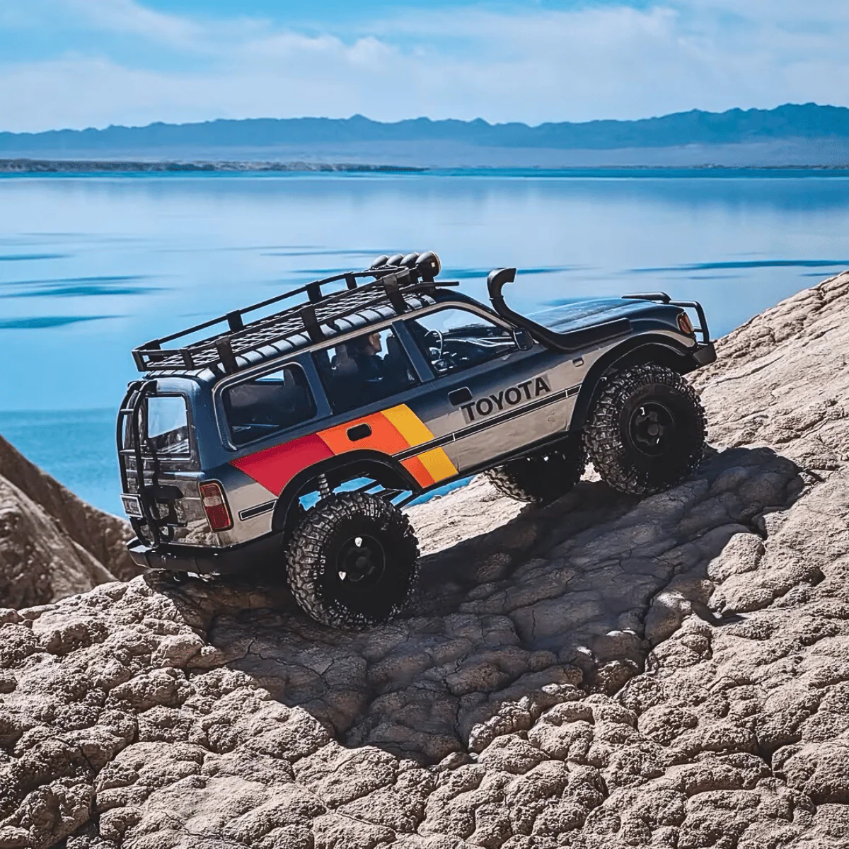 FMS 1:10 FCX10 LC80 Toyota Land Cruiser 80 RS - Image 6